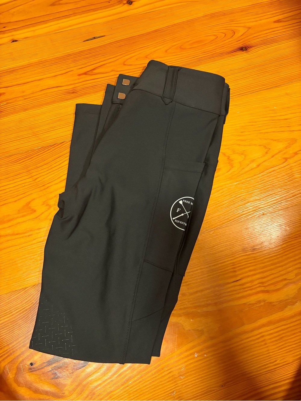 Women's Black Performance Leggings with Side Pocket